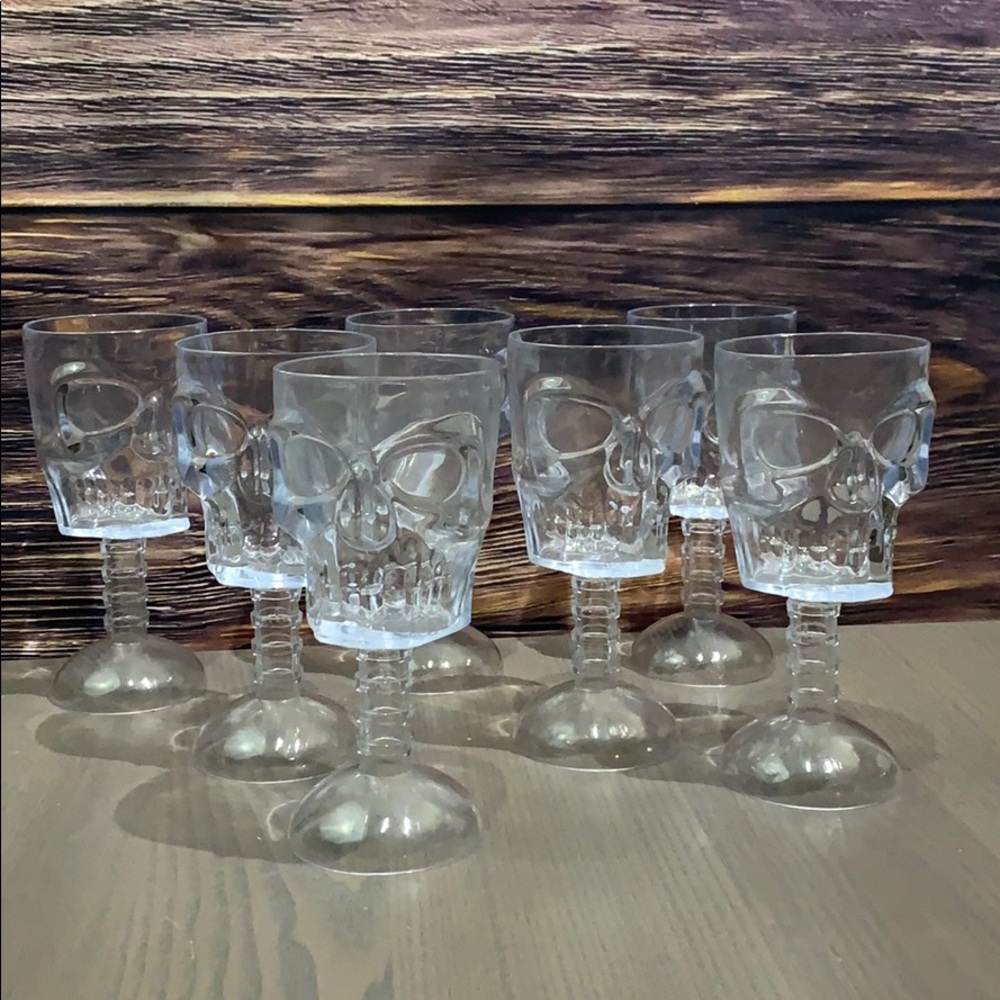 Set of 7 skull plastic goblets